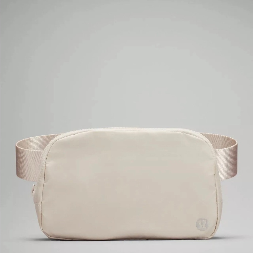 🍋NWT Lululemon Everywhere Belt Bag White Opal WHTO